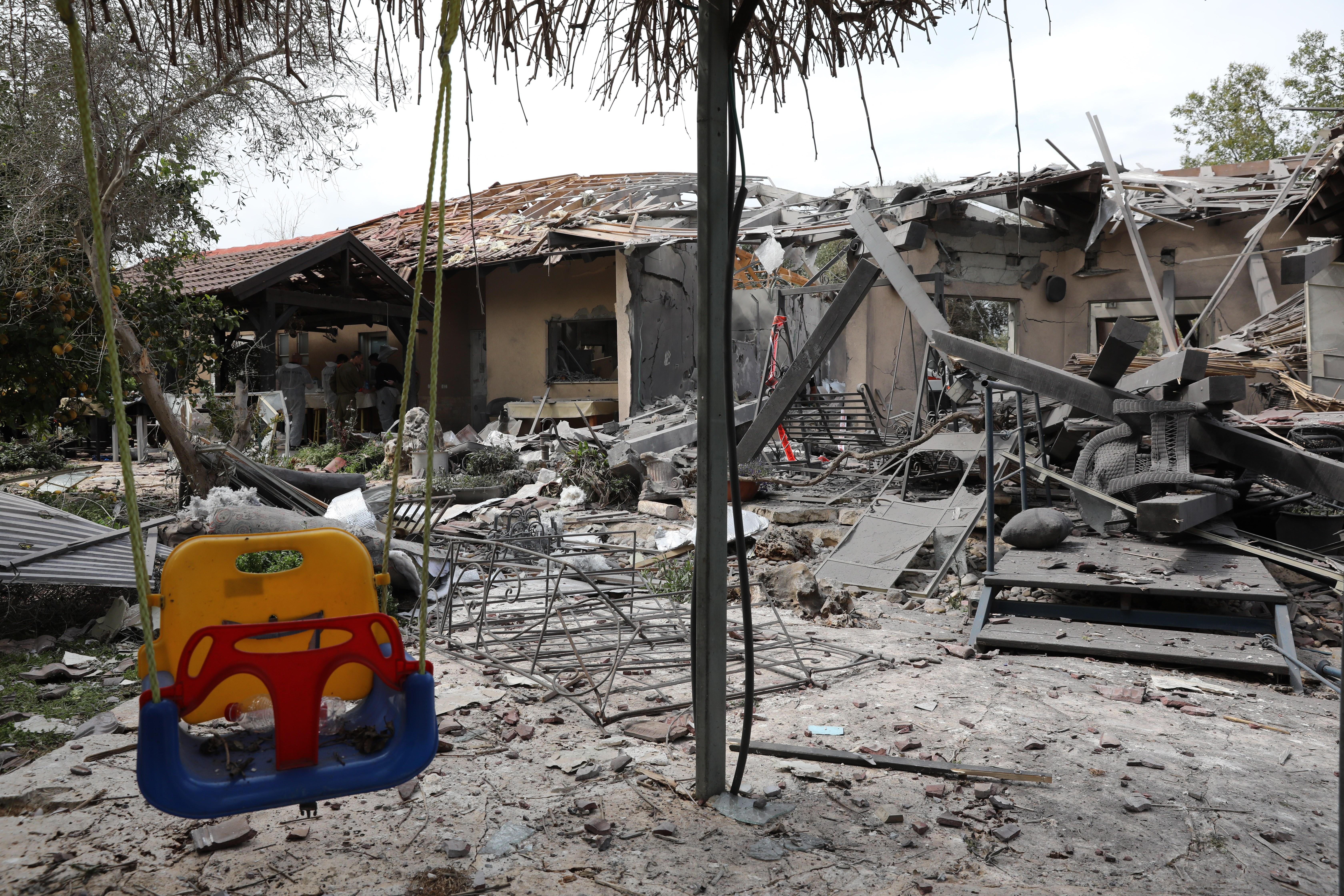 Cohete disparado desde Gaza impacta contra una casa en Tel Aviv (Fotos)