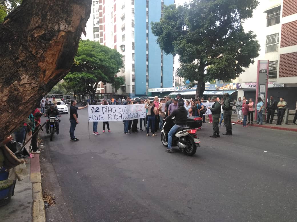 Vecinos de Palo Verde protestan porque tienen 12 días sin luz #18Mar (Foto)