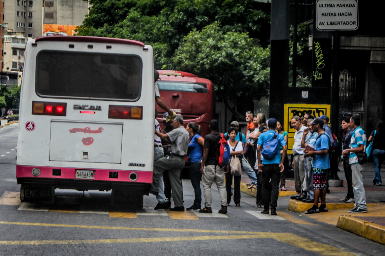 Venezolanos gastan más del salario mínimo solo en transporte urbano