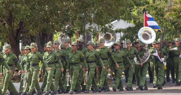 Denuncian que reclutan a jóvenes en Cuba para enviarlos a Venezuela; la prensa castrista lo desmiente