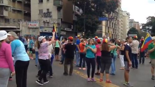 Cierran la Francisco de Miranda en Altamira por desastre rojo #31Mar (Videos)