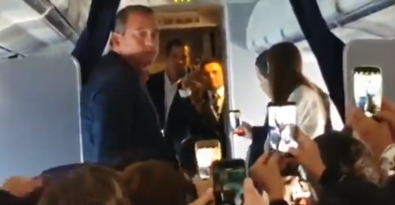 EN VIDEO: El mensaje de Guaidó en el vuelo de regreso a casa