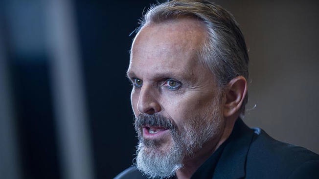 Miguel Bosé arremetió nuevamente contra Michelle Bachelet