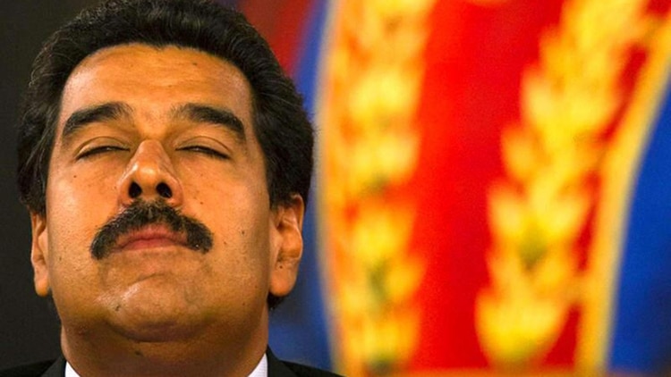 Mientras el país se sumerge en la oscuridad con nuevo apagón, Maduro acusa a Estados Unidos…. por Twitter