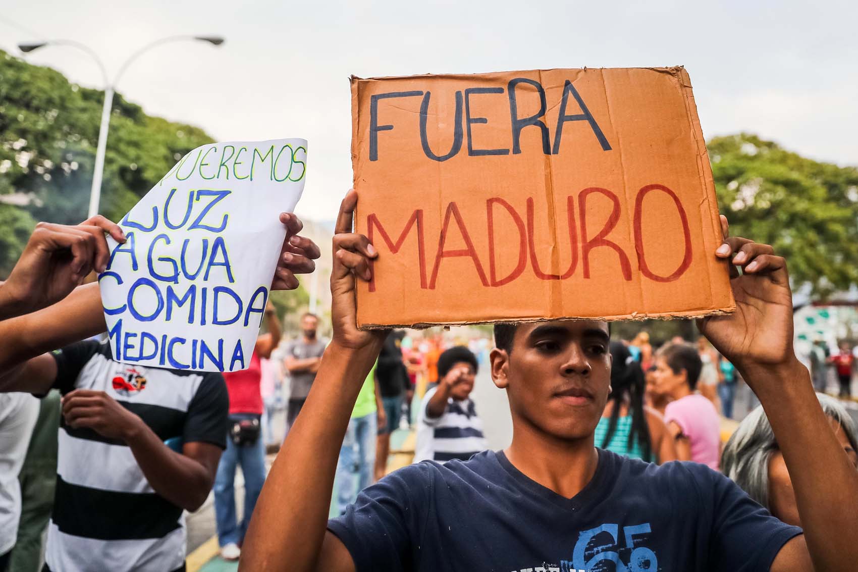 Venezolanos salen de nuevo a las calles para protestar en contra del régimen de Maduro #10Abr