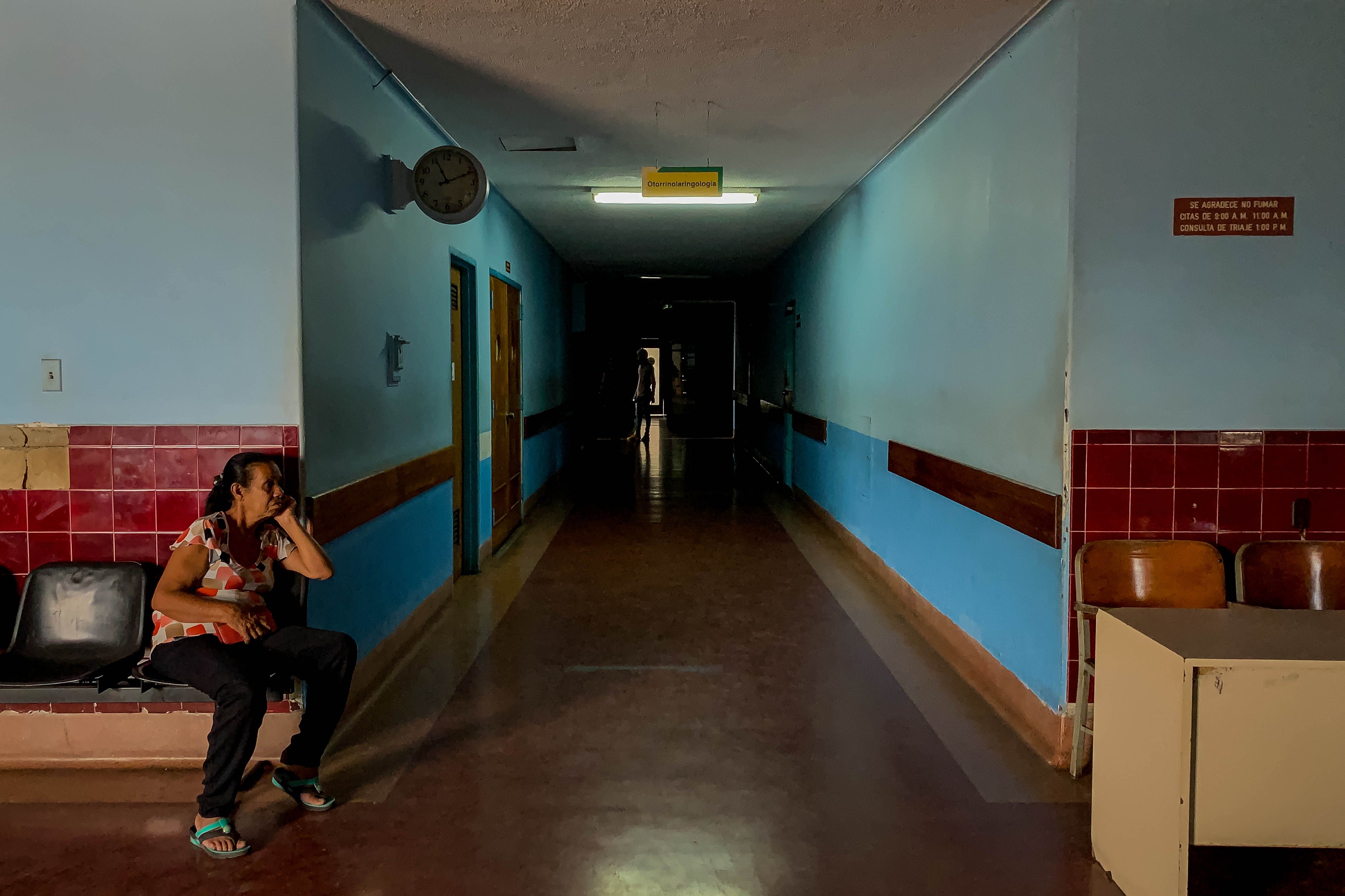 Pacientes crónicos venezolanos ven lejana la ayuda humanitaria