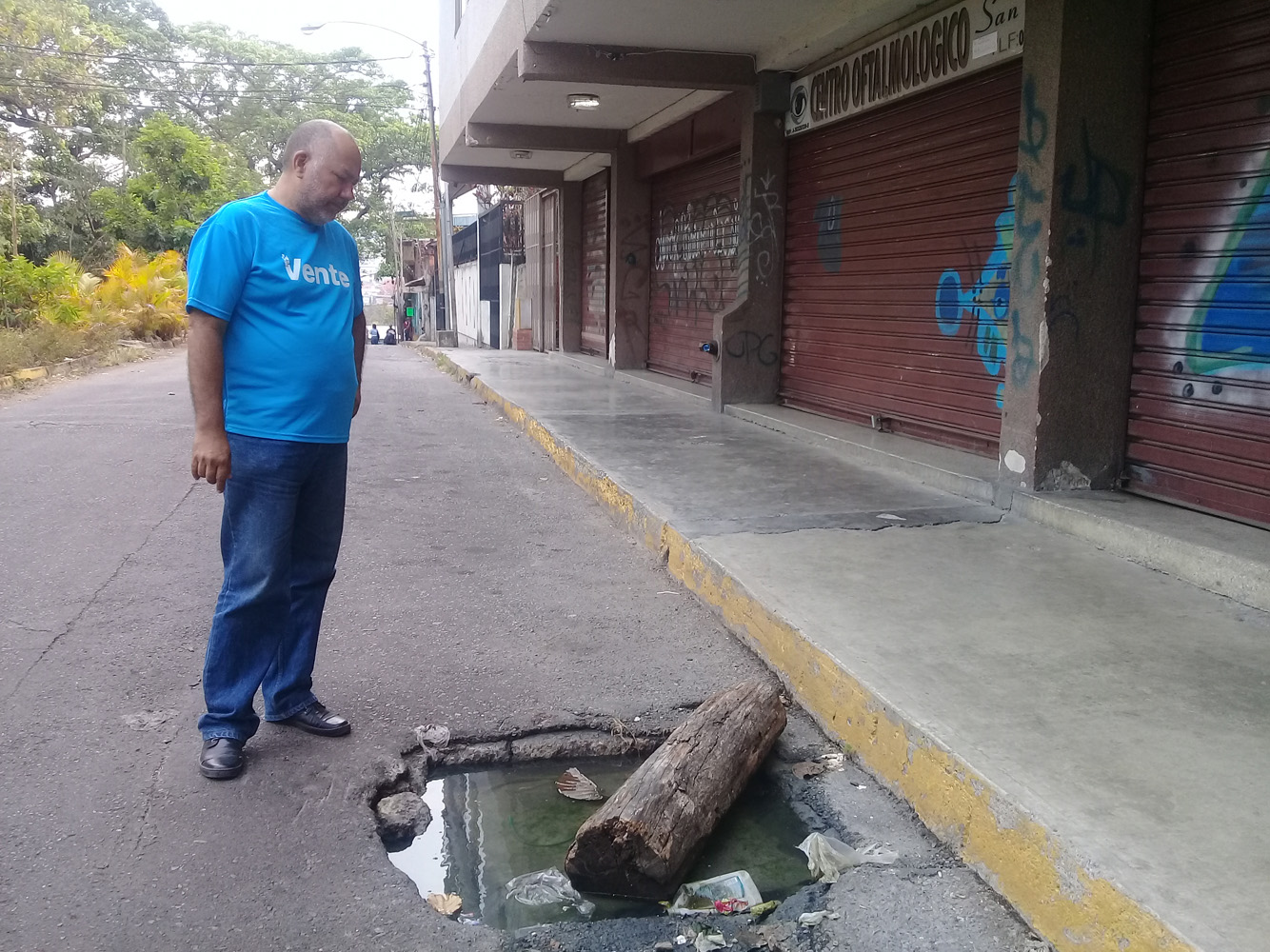 Aguas negras inundan El Barbecho en Los Teques