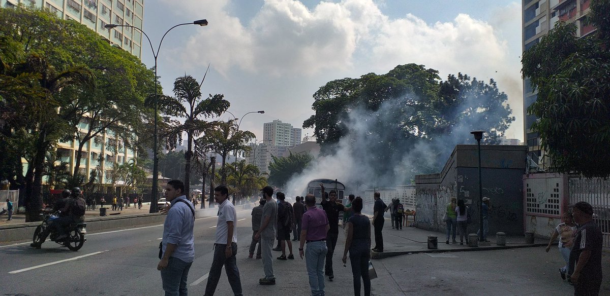 Reprimen a los vecinos de El Valle #30Abr (video)