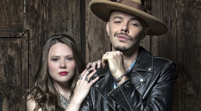 ¡Un gran paso! La vocalista de “Jesse & Joy” reveló el rostro de su esposa por primera vez (FOTO)