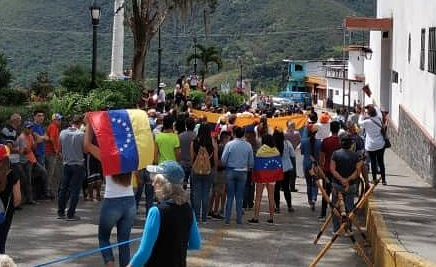 Merideños protestan frente a las guarniciones militares #30Abr (fotos)