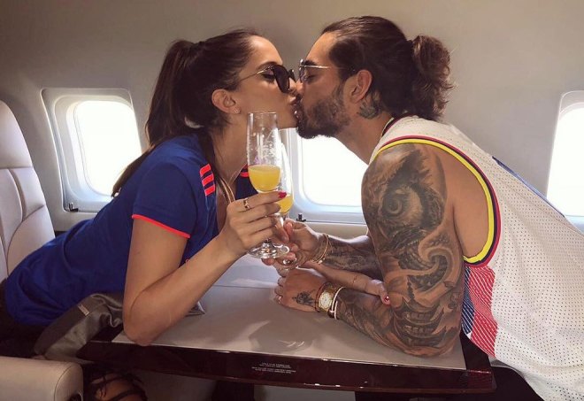 Novia de Maluma compartió candentes fotos mostrando todos sus atributos