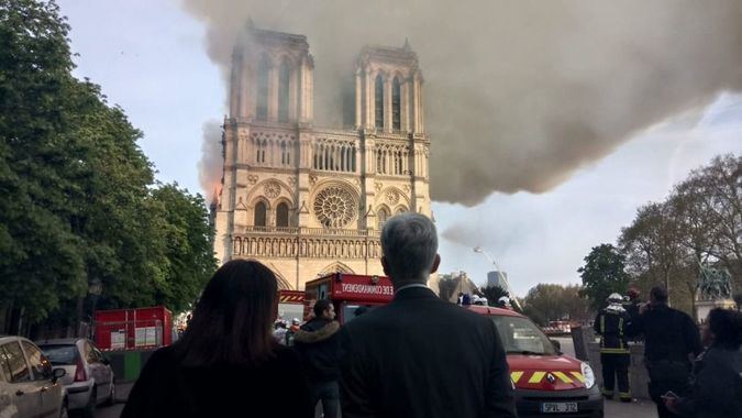 ALnavío: El régimen de Maduro aprovecha el incendio en Notre Dame para atacar a EEUU