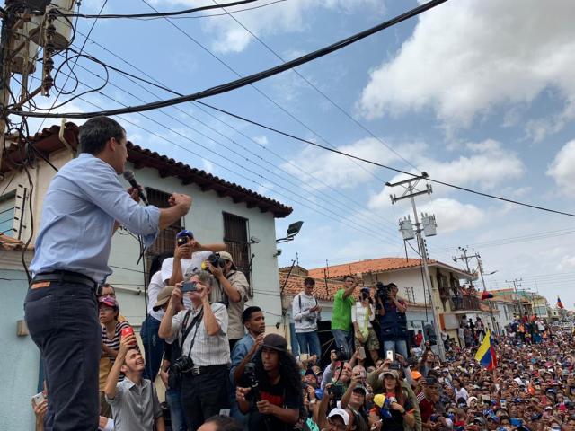 El presidente encargado de Venezuela, Juan Guaidó, en una visita a Coro, capital del estado Falcón. Cortesía. 