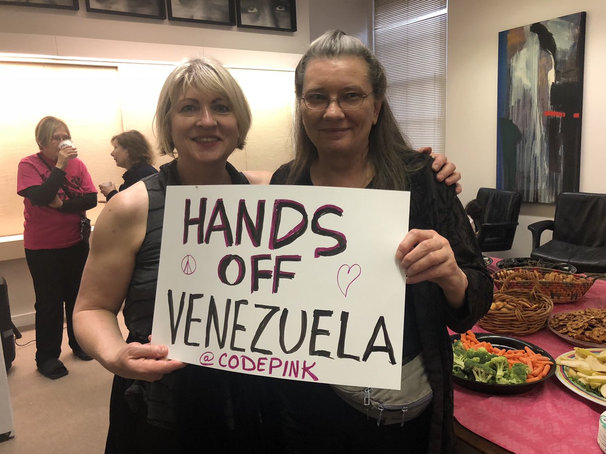 Invasores comunistas gringos hacen fiesta (literalmente) en la embajada de Venezuela en Washington (FOTOS)