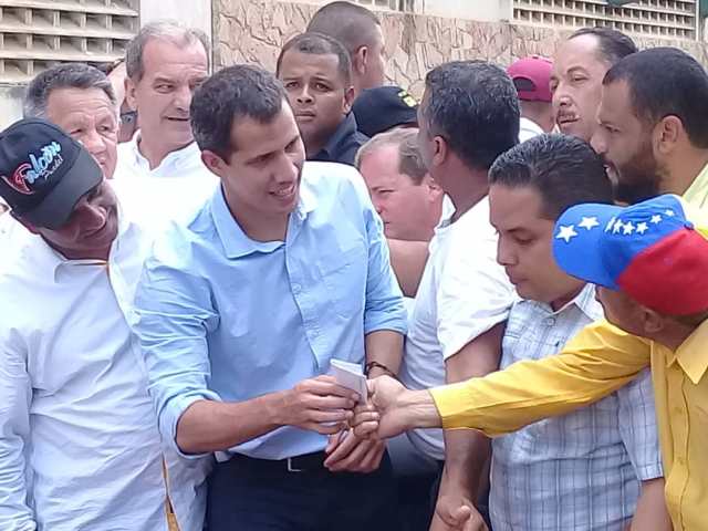 El presidente encargado de Venezuela, Juan Guaidó, en una visita a Coro, capital del estado Falcón. Cortesía. 