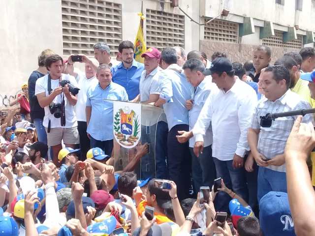 El presidente encargado de Venezuela, Juan Guaidó, en una visita a Coro, capital del estado Falcón. Cortesía. 