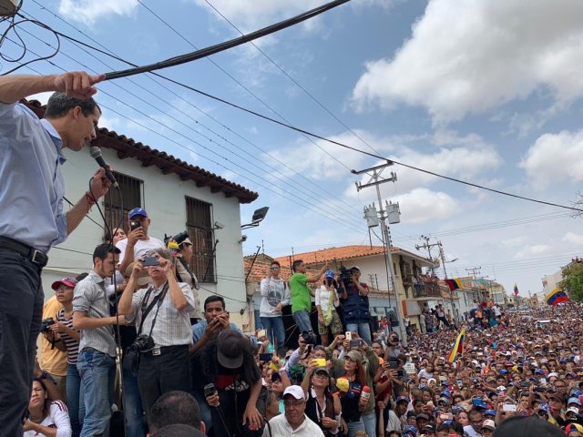 El presidente encargado de Venezuela, Juan Guaidó, en una visita a Coro, capital del estado Falcón. Cortesía. 