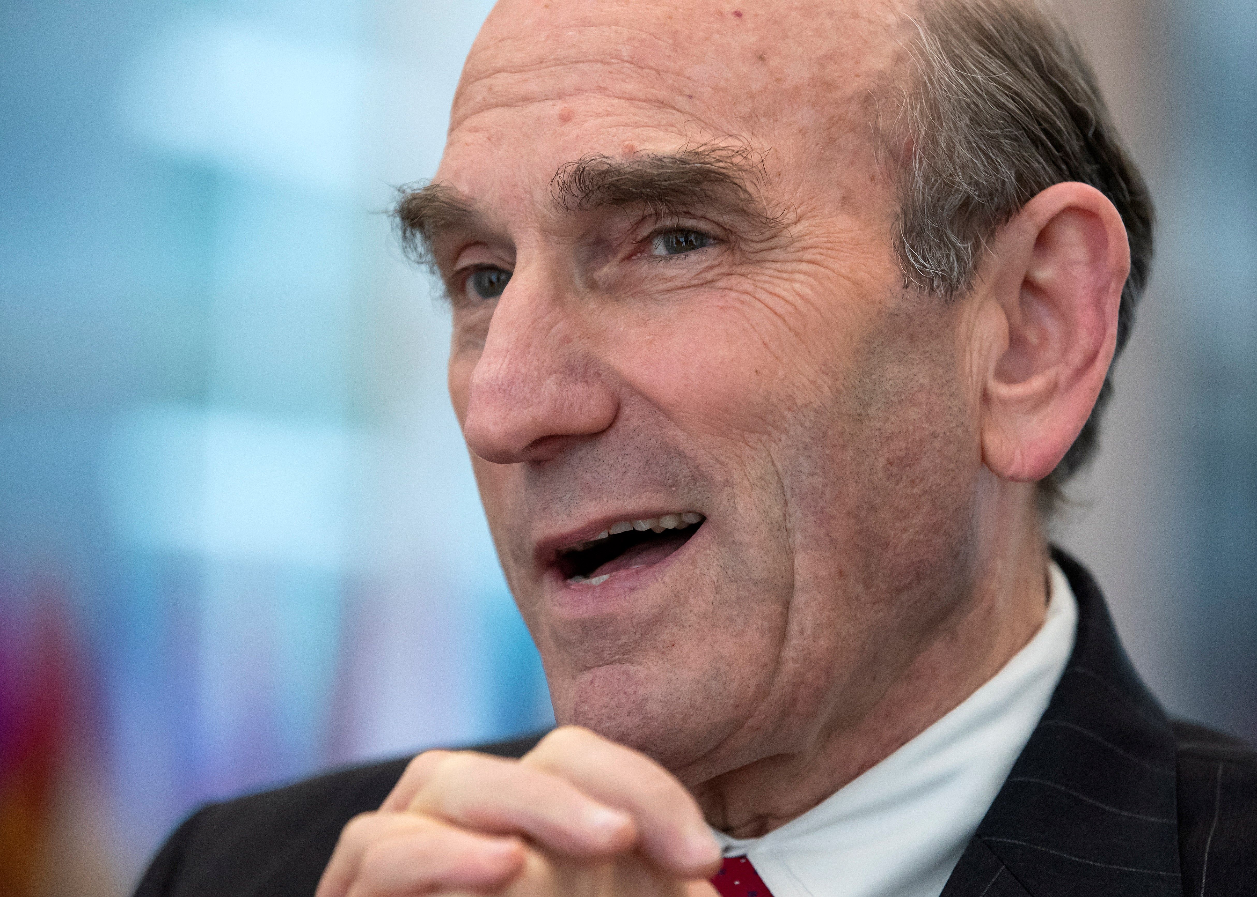 Elliot Abrams afirma que pueden “recibir y mandar mensajes” a militares venezolanos (VIDEO)