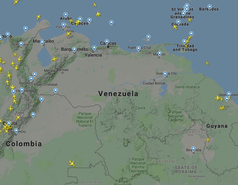 Un hueco entre aviones… es el espacio aéreo de Venezuela (Imágenes)