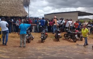 GNB distribuye la ayuda humanitaria de Guaidó en Santa Elena de Uairén (fotos)