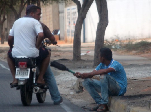 Pimpineros venden el litro de gasolina en 1.000 bolívares en Maracaibo