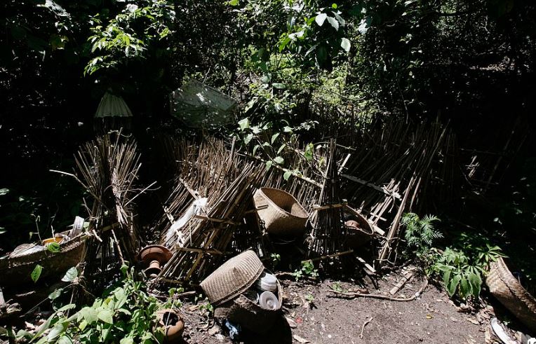 El cementerio donde los turistas pueden tocar los cuerpos mientras se pudren (Imágenes Sensibles)