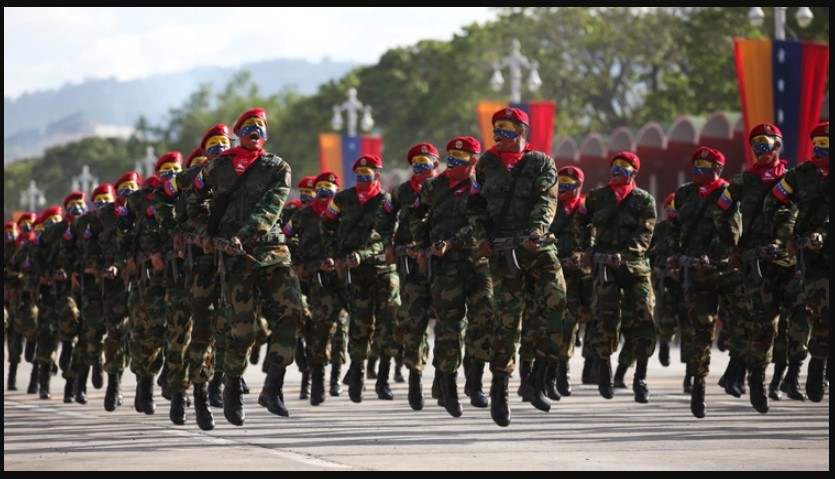 “¿Quién es el próximo?” El miedo que inmoviliza a los militares venezolanos, entre la inteligencia cubana y las sanciones de EEUU