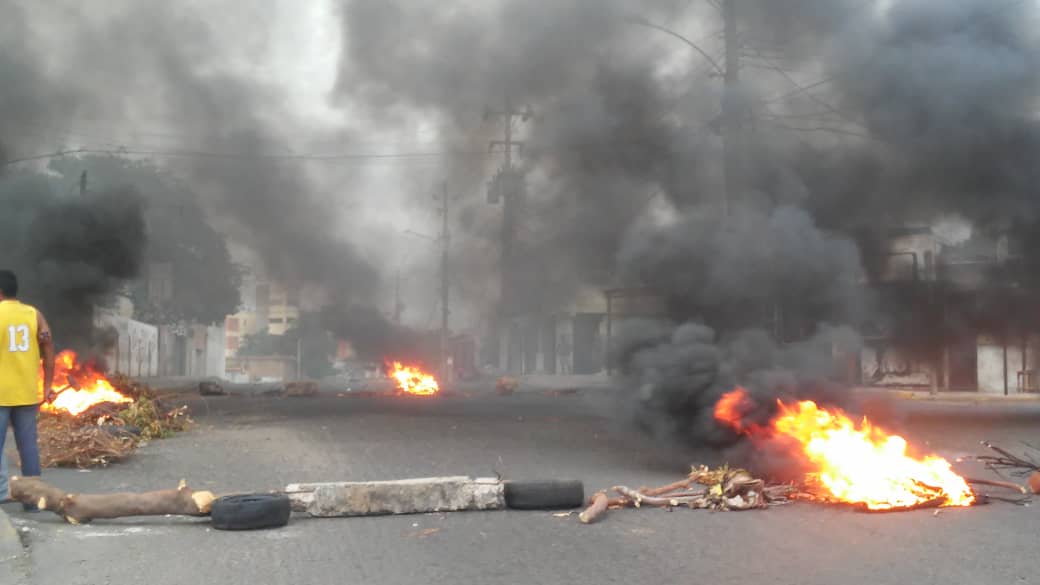 Varios sectores del estado Zulia protestan por falta de servicio eléctrico #11May (fotos)