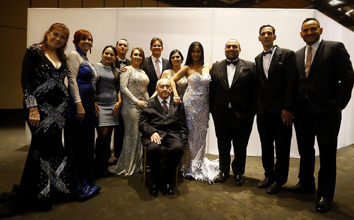 A casa llena y con total éxito se realizó la Cena de la Prensa en homenaje a Alfredo Fermín