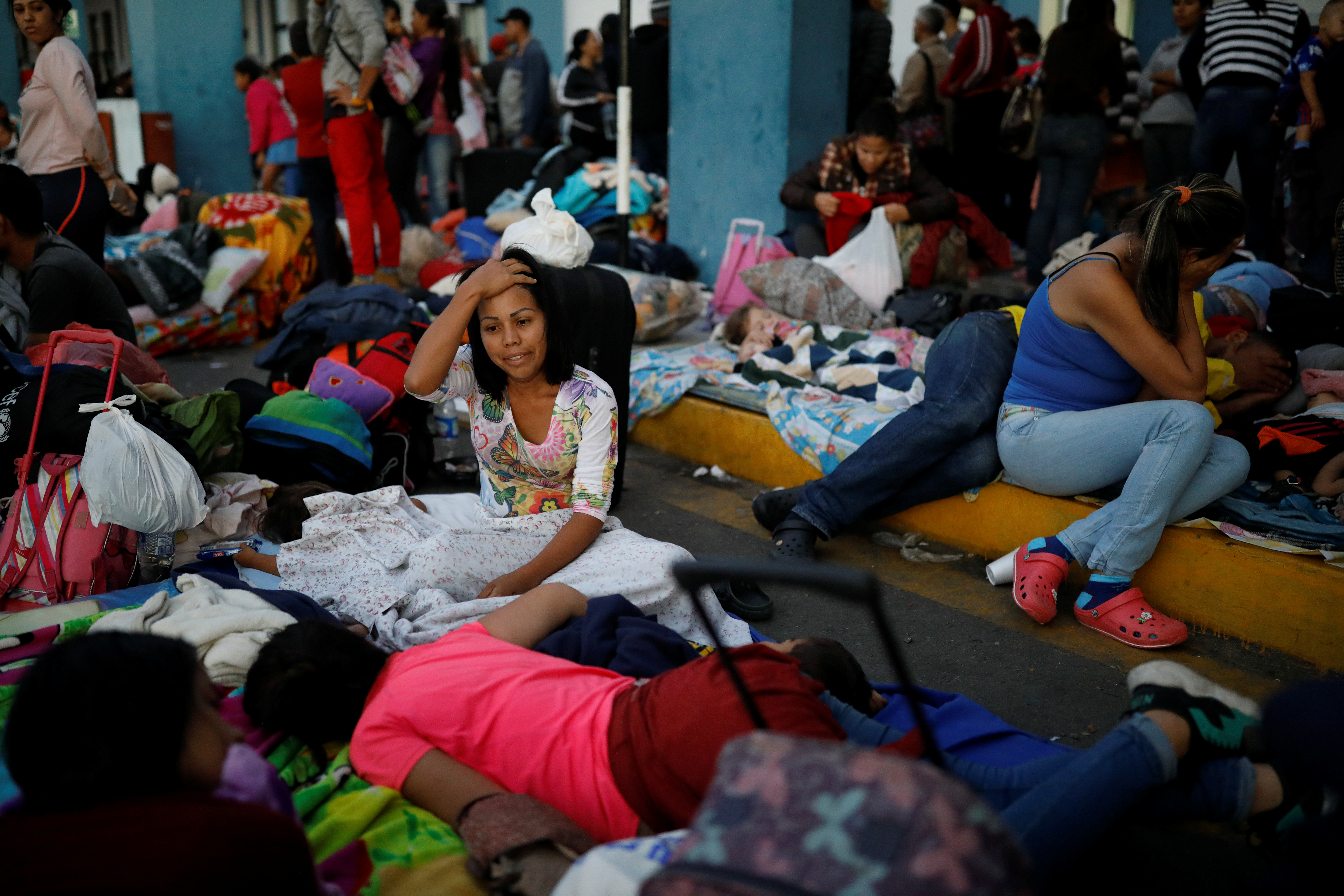 Venezolanos se aferran al salvavidas del asilo mientras Perú endurece controles fronterizos (Fotos)