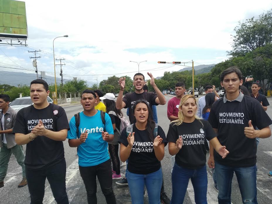 Vente Joven Mérida: ¡Abajo el estado criminal y sus promotores del foro de Sao Paulo!