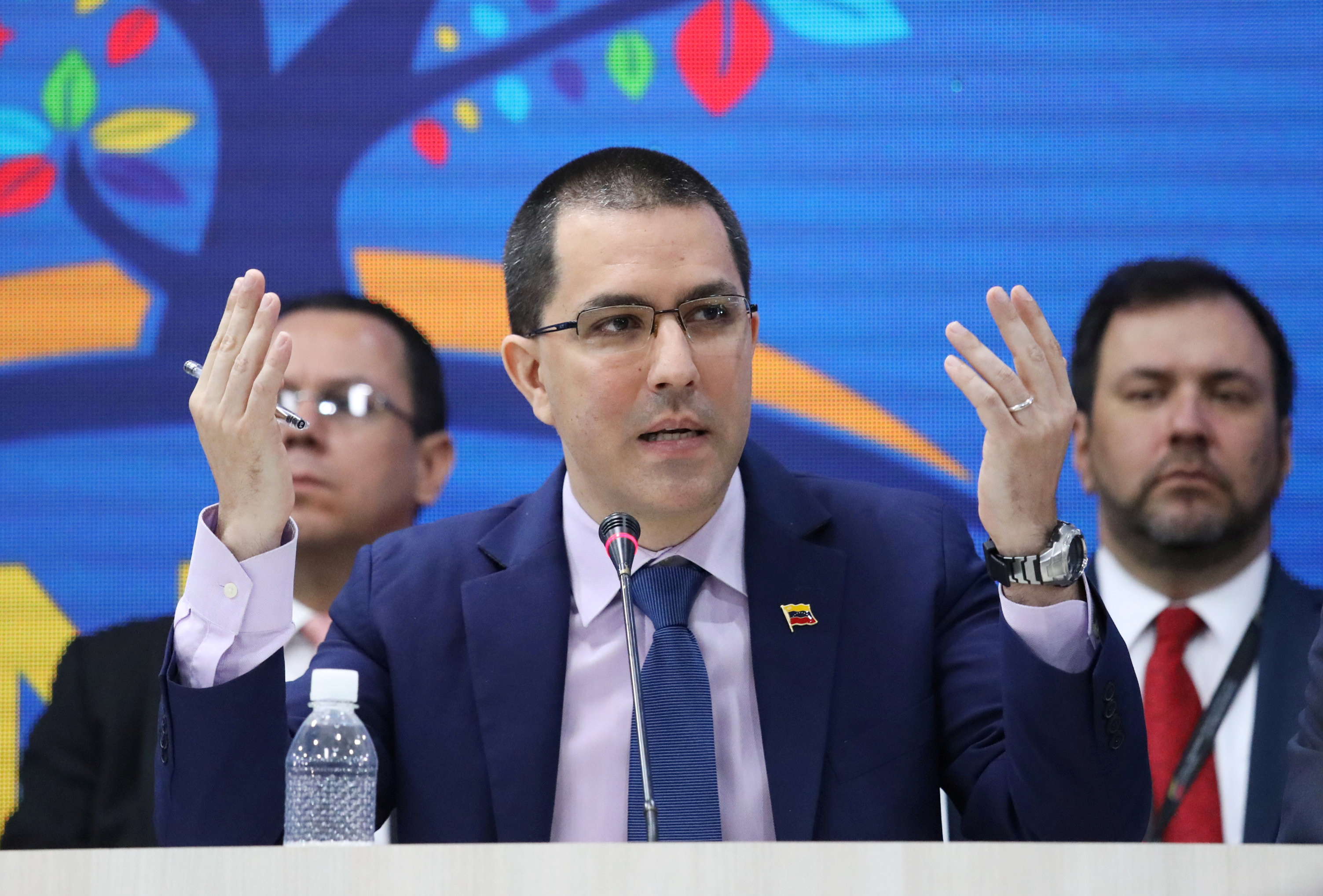 Arreaza no perdió el tiempo para salir en defensa de Luis Parra y demás sancionados chavistas