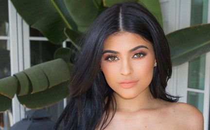 Kylie Jenner presumió sus cuerpazo con un ajustado traje de baño