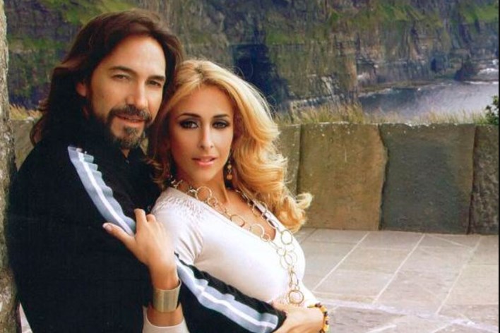 Esposa de Marco Antonio Solís enciende las redes con infartante escote