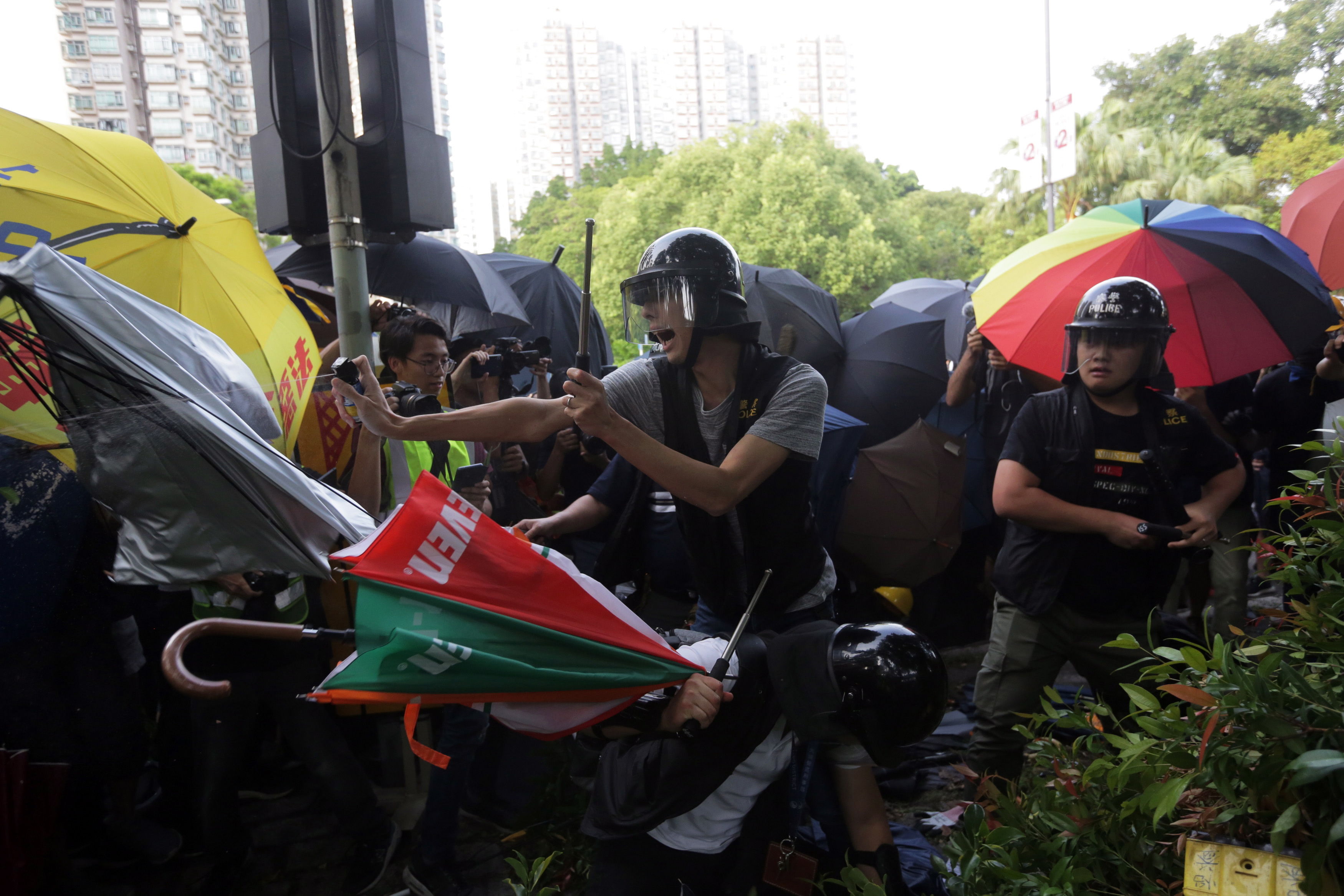 Nueva jornada de protestas en Hong Kong, esta vez contra comerciantes chinos