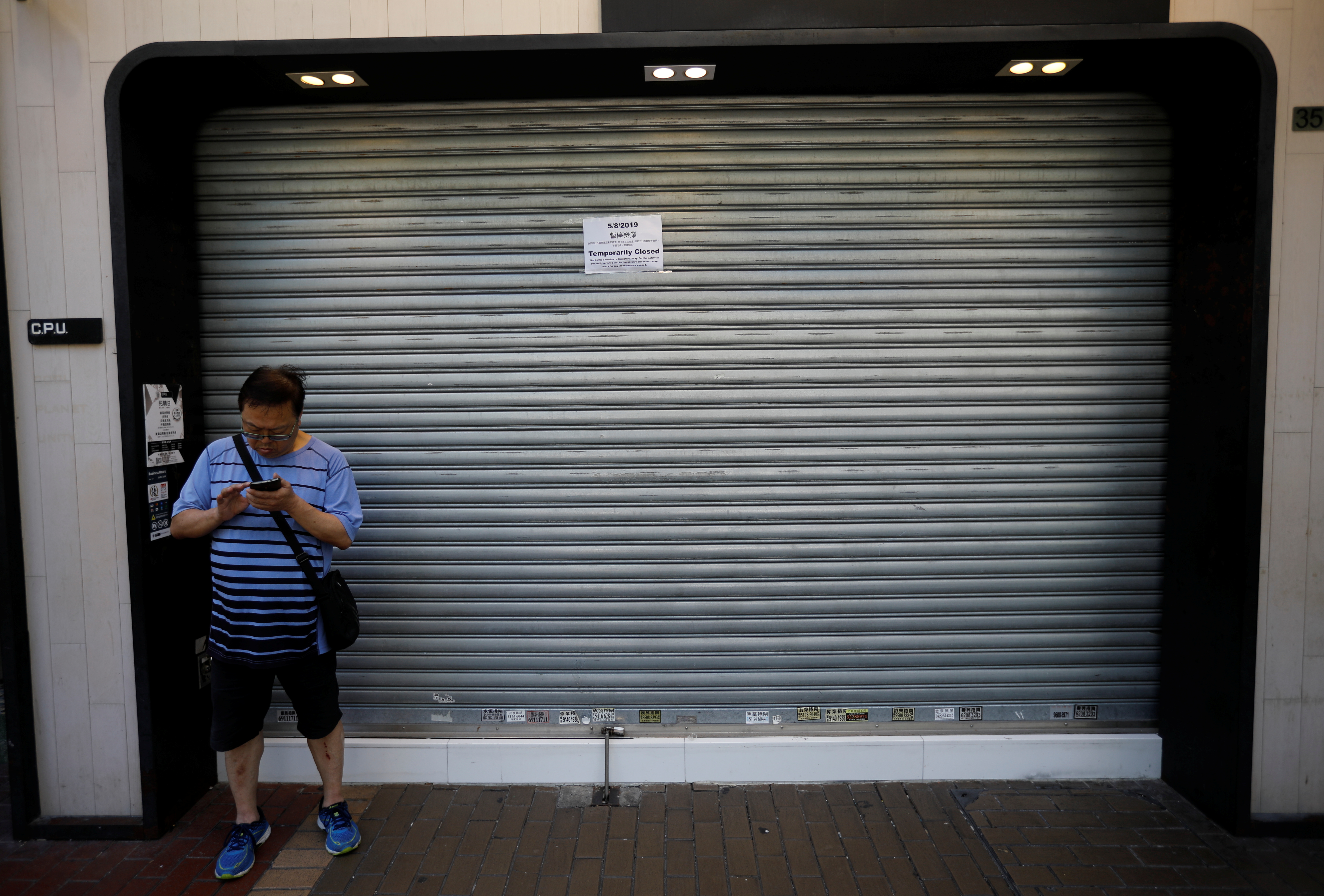 Metro y vuelos cancelados en las primeras horas de la huelga en Hong Kong