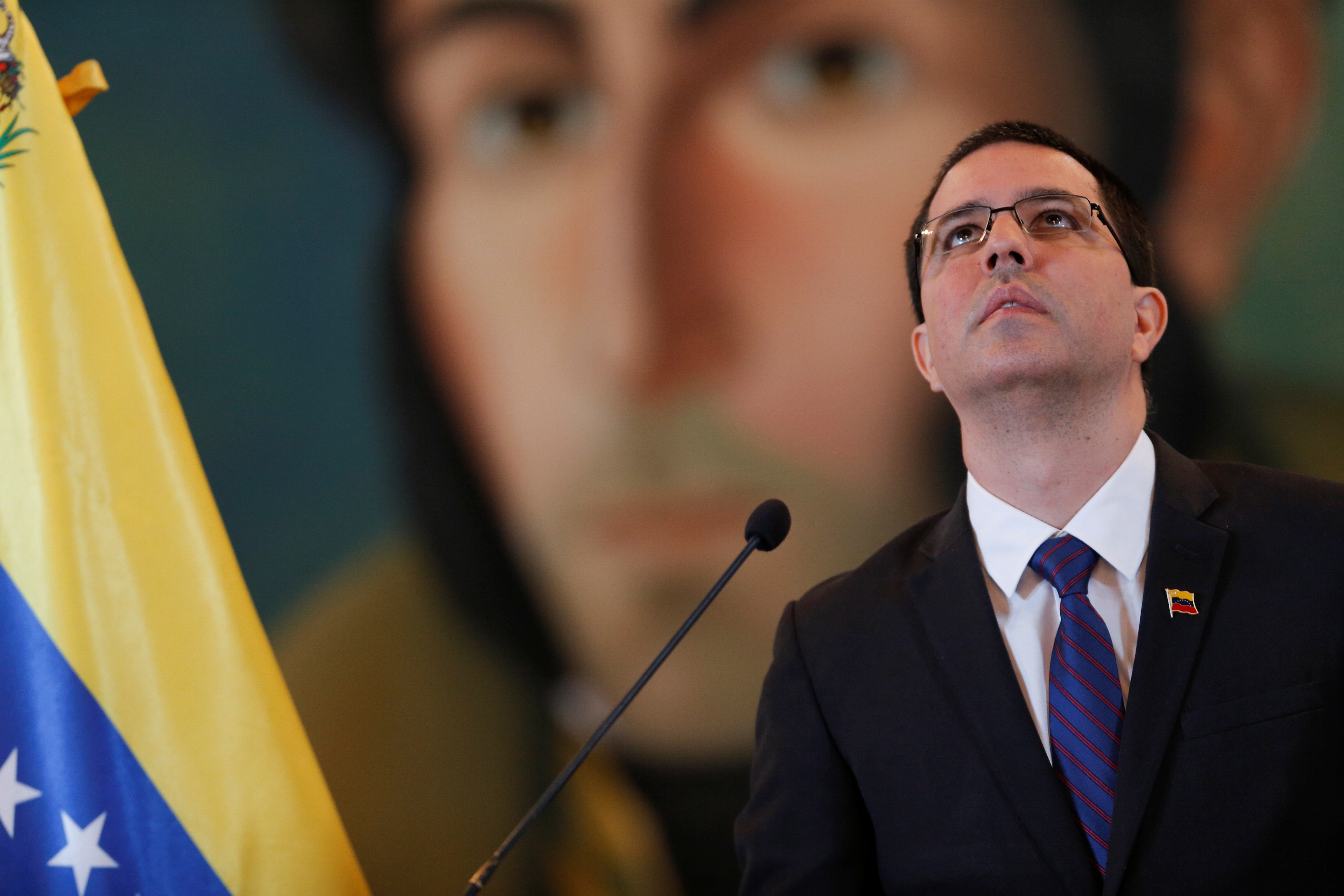 Arreaza se tomó un calmante antes de leer el comunicado del régimen tras apoyo de Trump a Guaidó