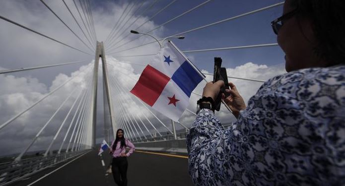 Inauguran el puente Atlántico, el más extenso de Panamá y uno de los más largos del mundo