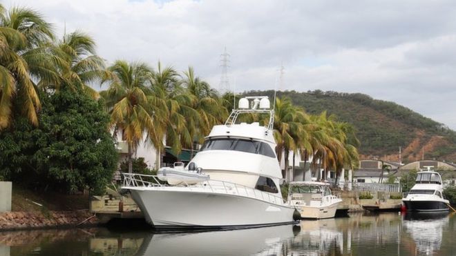 BBC: La vida en El Morro, una “burbuja” de casas de lujo y yates que sobrevive al deterioro del país