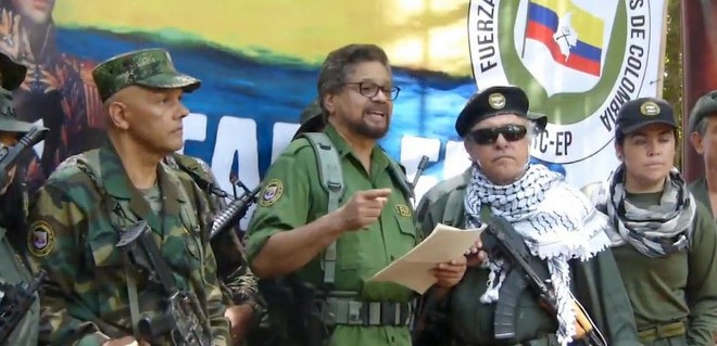 Quiénes aparecen junto a Iván Márquez y Jesús Santrich anunciando el rearme de las Farc