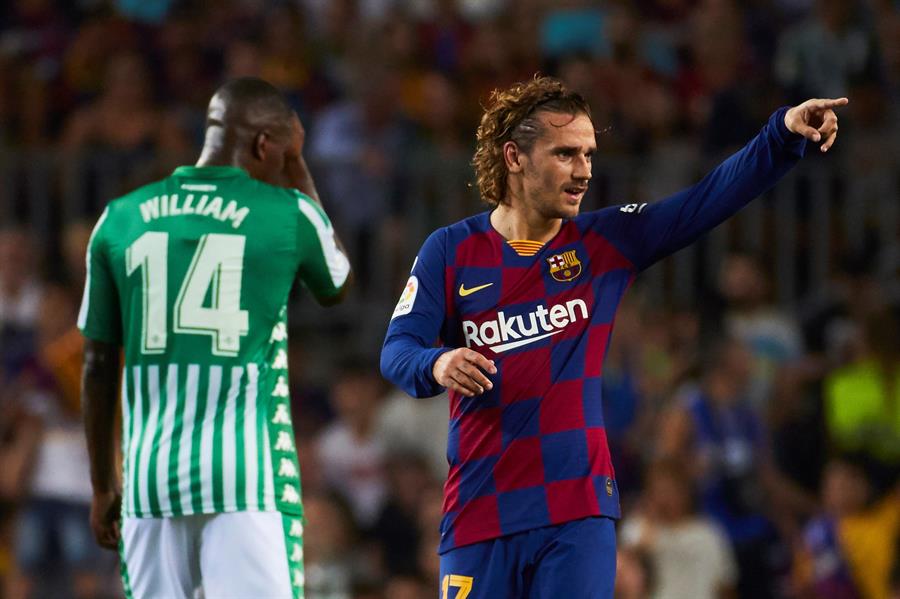 Griezmann lidera al Barcelona en su primera gran noche como azulgrana