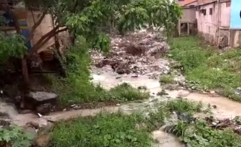 ¡EMERGENCIA! En Oriente se mantienen en alerta ante el inminente desborde de quebradas (VIDEO)