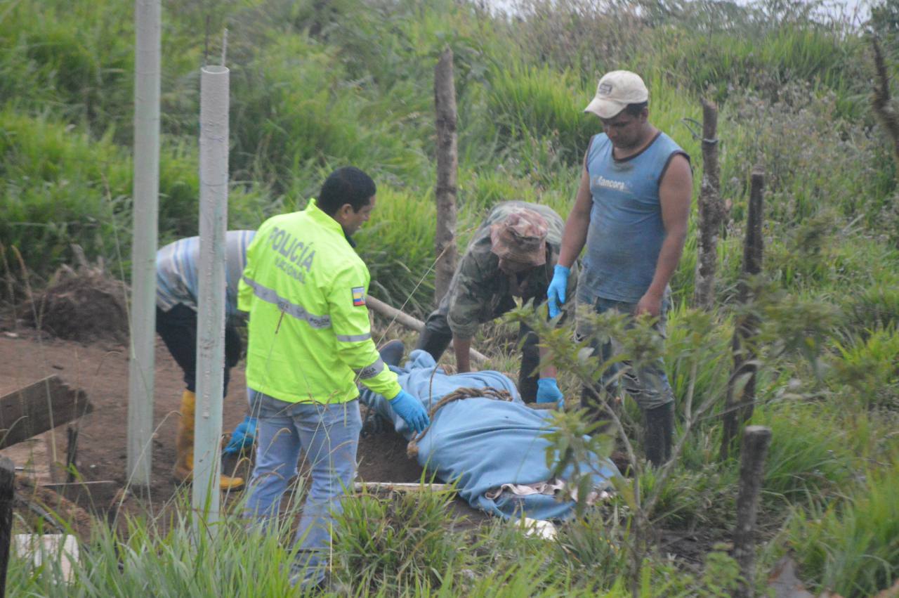 Con machetazos y disparos asesinan a dos venezolanos en Ecuador