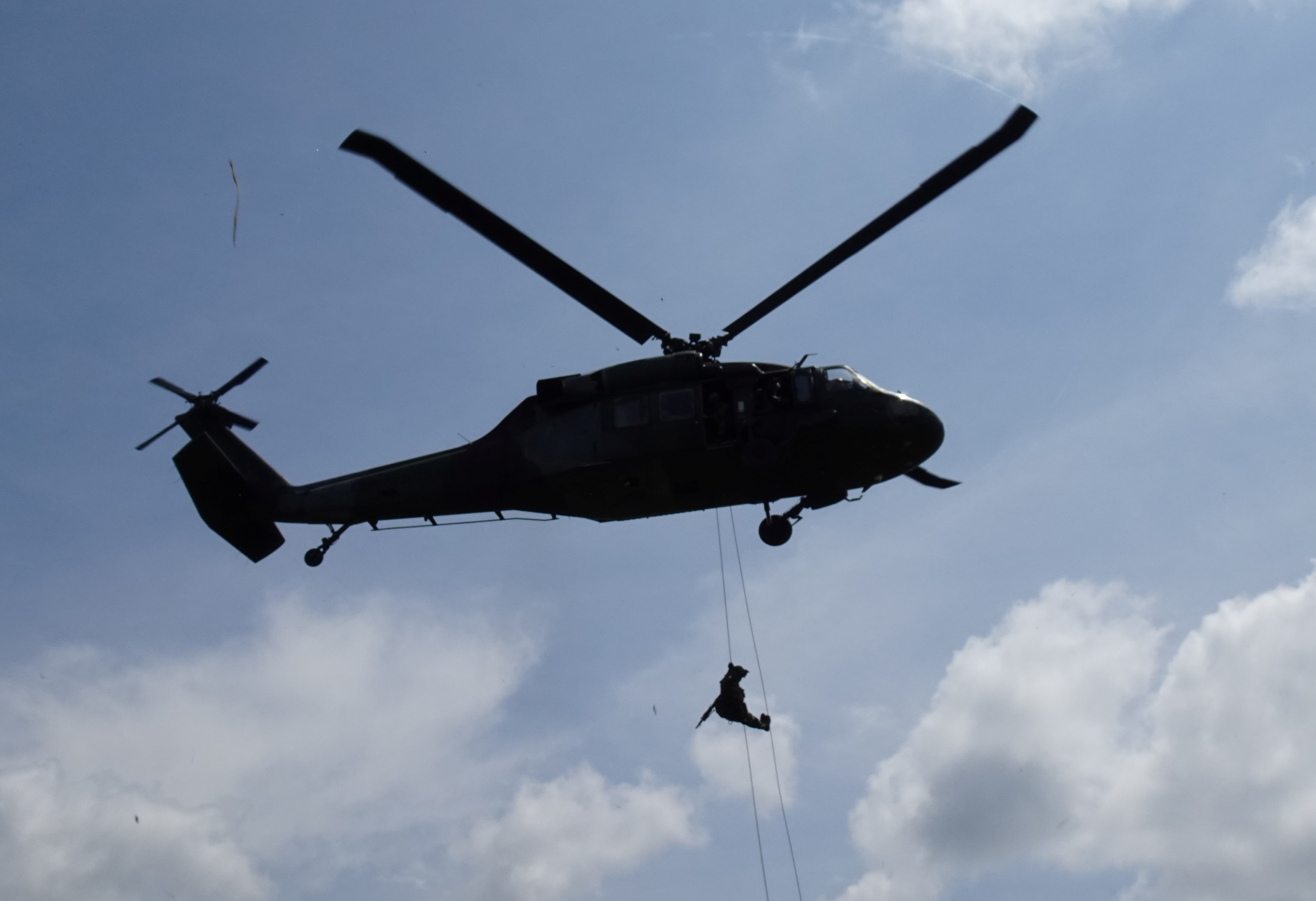 Líder de banda criminal colombiana Los Pelusos muere en operación militar