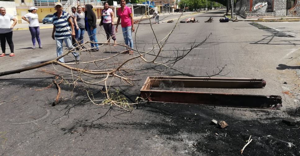 Marabinos se cansaron de vivir en la ciudad del caos, sin agua y con constantes cortes eléctricos (Fotos)