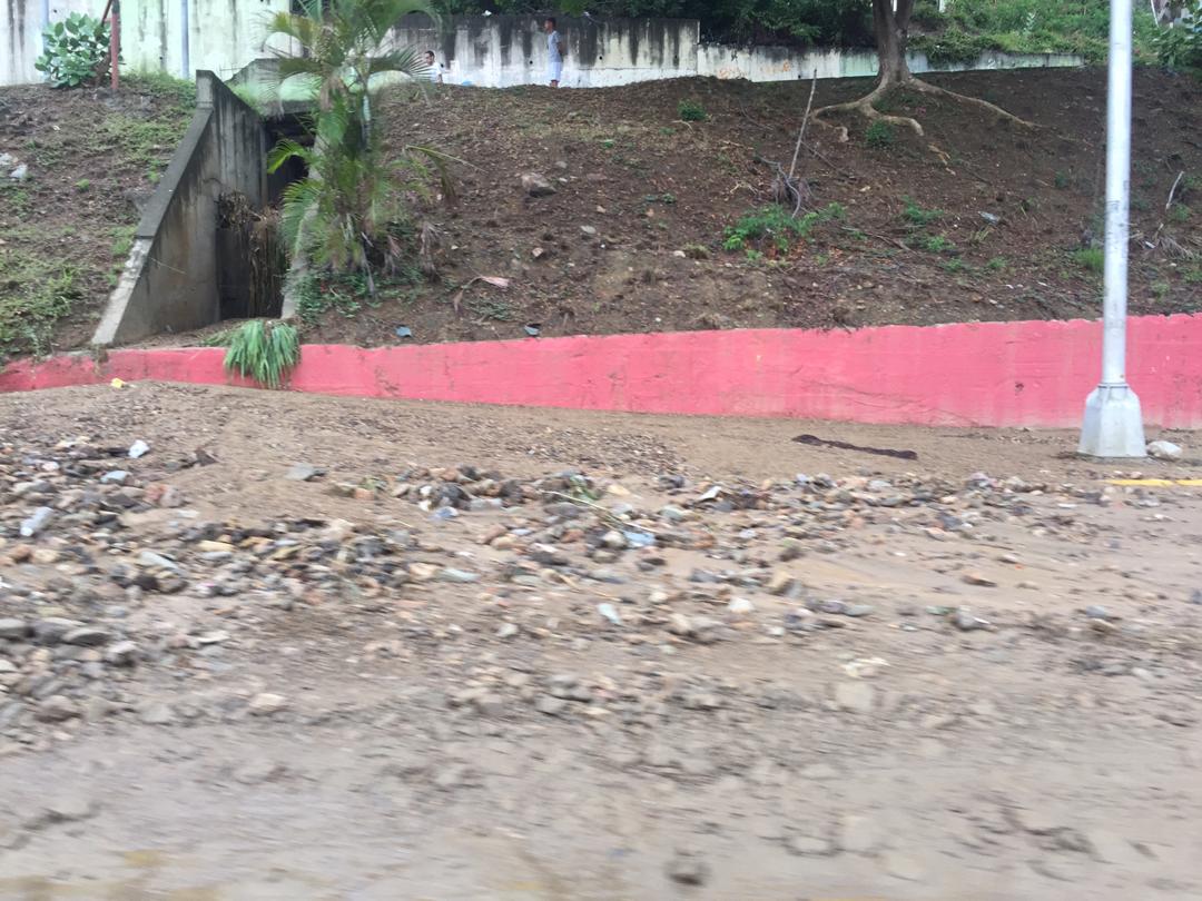 Así amaneció La Guaira tras fuertes lluvias #22Sep (FOTOS)