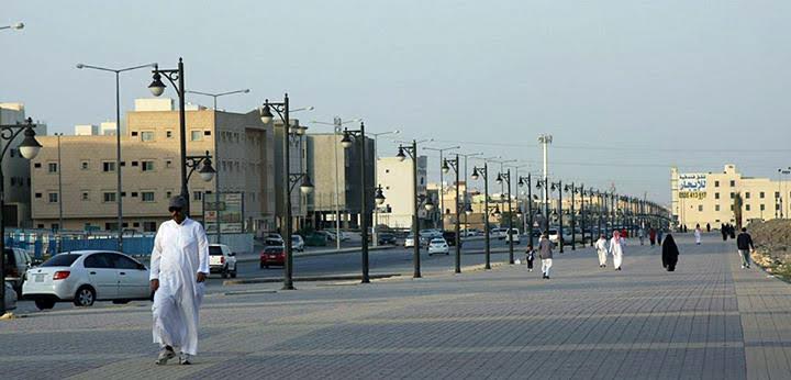 Poner música alta o escupir en la calle será castigado en Arabia Saudita