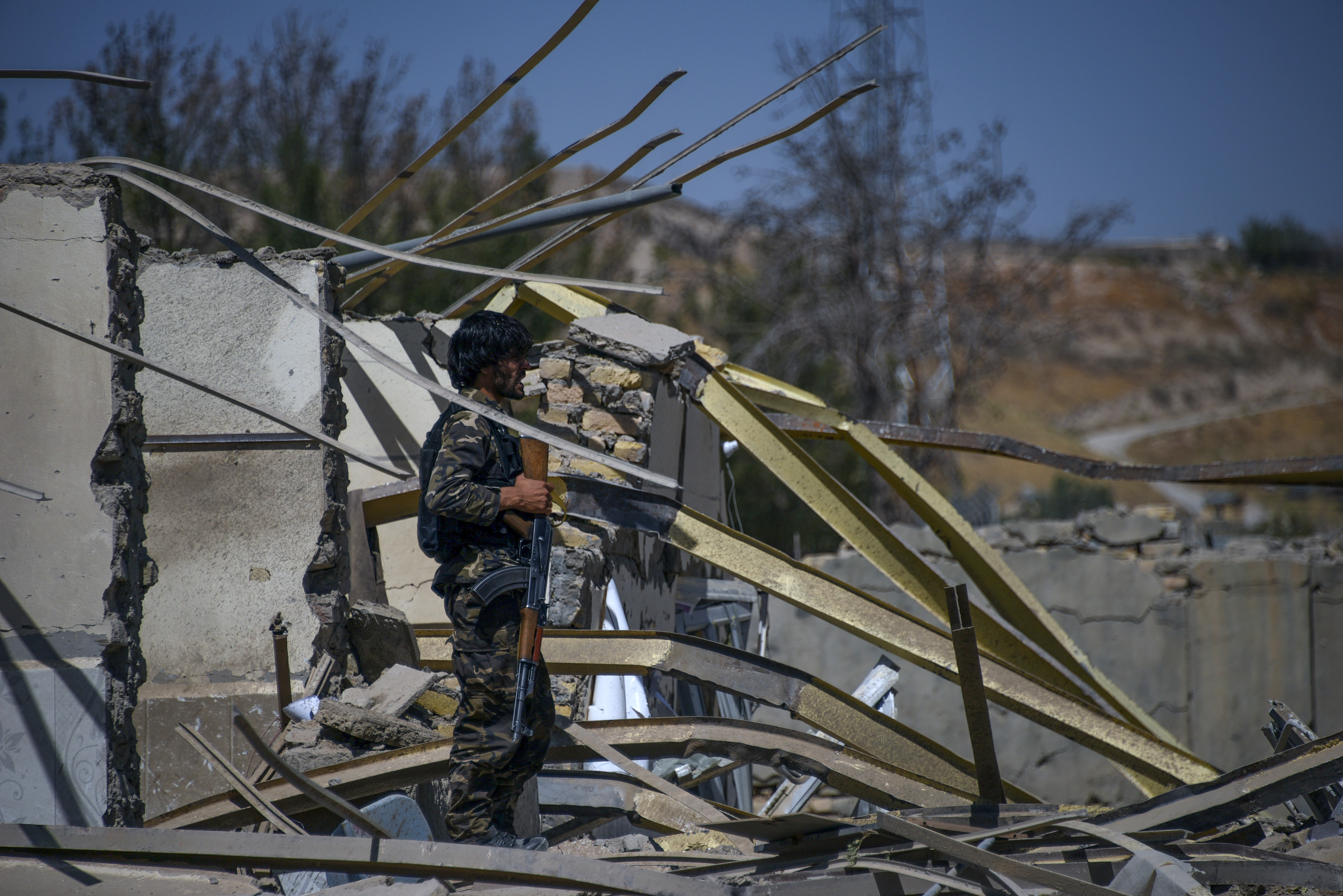 Al menos 29 muertos en un atentado y un ataque con drones en Afganistán