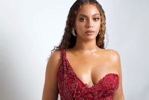 Beyoncé, la “CHOCO MAMI” más sensual y esa manía por mostrar sus ESCOTES de infarto