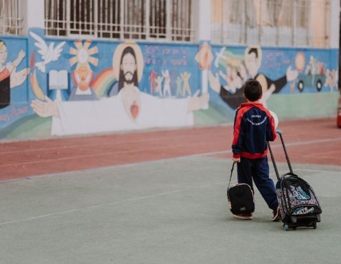 En Colombia, padres llevaron a su hijo venezolano a la escuela y no regresaron por él